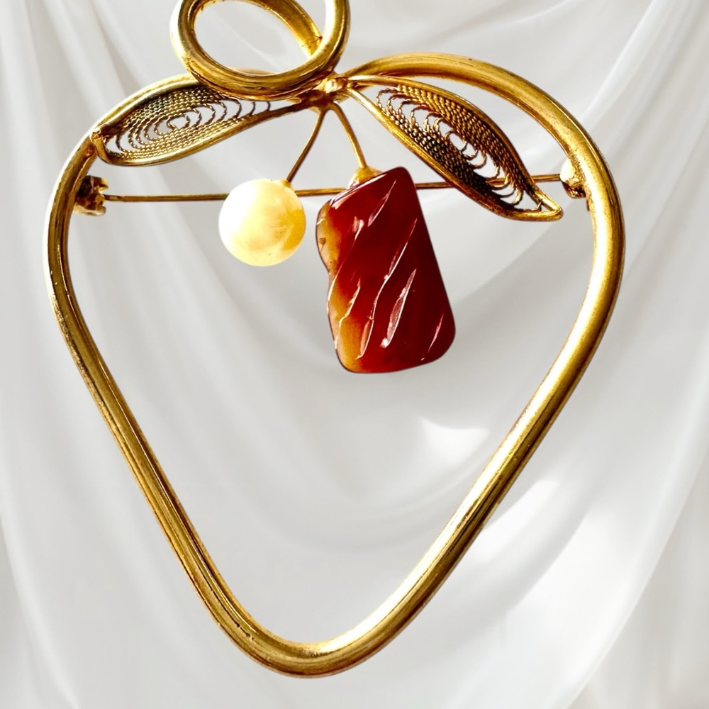 Vintage Gold Tone Apple Brooch Pin - Genuine Carnelian & Faux Pearl